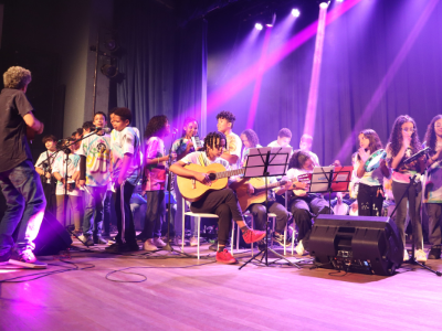 Espetáculo “Todo Dia é Natal na Favela” emociona público e marca nova fase do Instituto Ascendendo Mentes